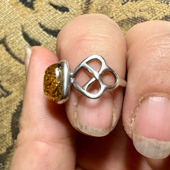 Silver and amber ring. - Picture 8 of 17
